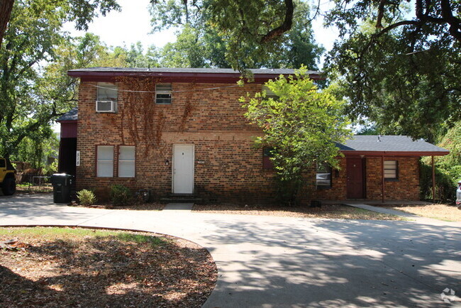 Building Photo - Efficiency Unit Near Downtown Tyler! Rental