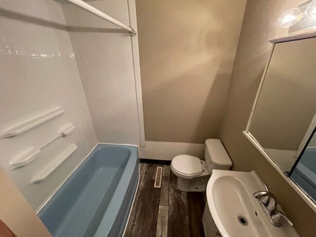 Photo - 706 2nd Ave NW Unidad Lower Level