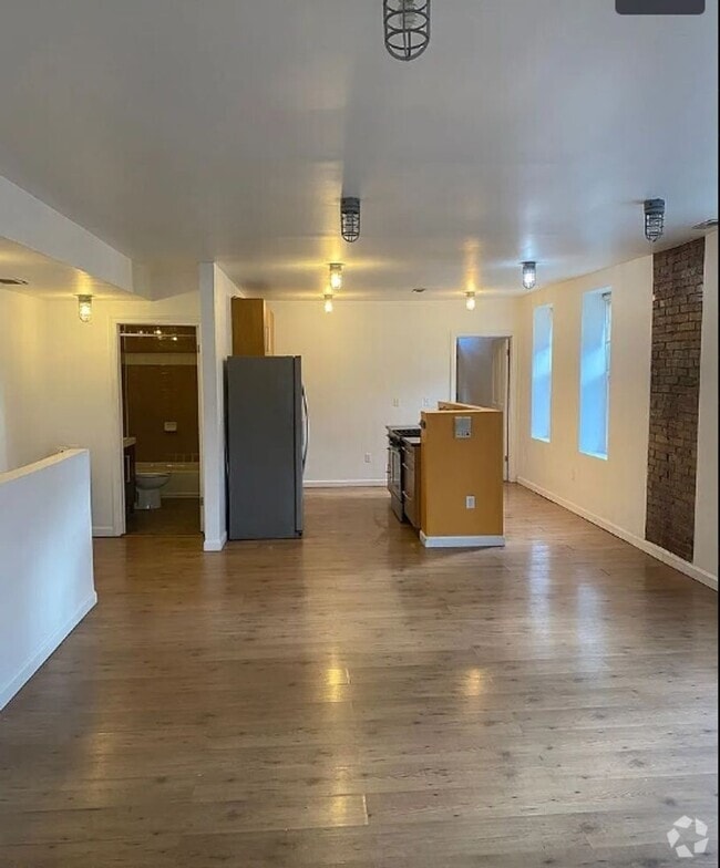 Building Photo - 5326 Butler St Unit 5326 Butler Street 3 Rental