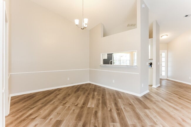 Photo - 8181 Loch Lomond Ln