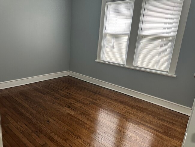 Photo - 12052 S La Salle St Unidad 2