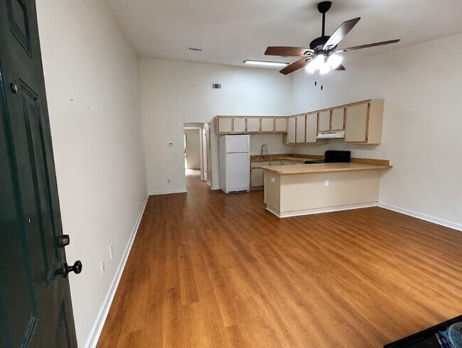 Photo - 1280 High Rd