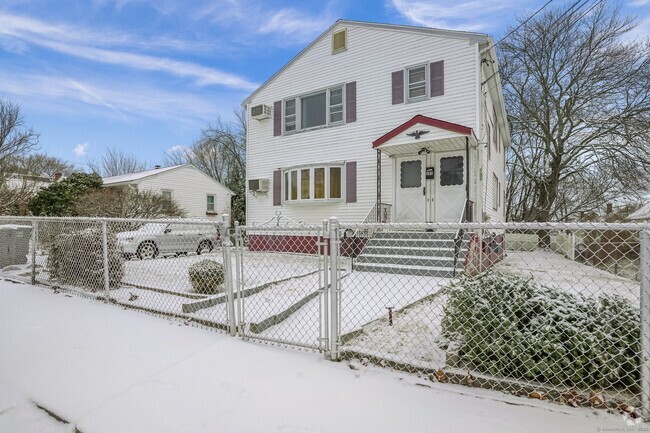 Building Photo - 241 Soundview Ave Rental