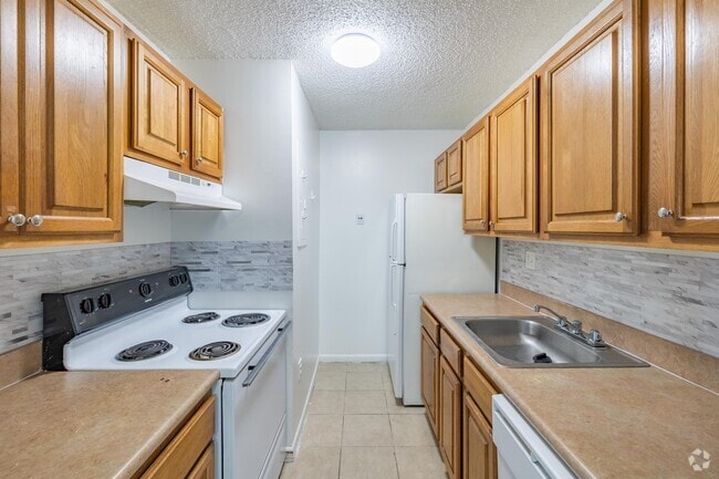 2BR, 1BA - 900SF - Kitchen