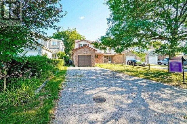 Photo - 1577 Norwill Crescent