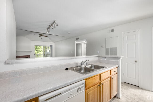 2BR, 1BA - 953SF