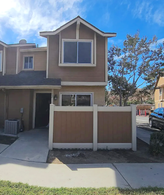 Beautiful 3 BD, 2BA Townhome Near Cal Stat... - Beautiful 3 BD, 2BA Townhome Near Cal Stat...