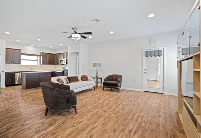 Photo - 732 Fortrose Ter