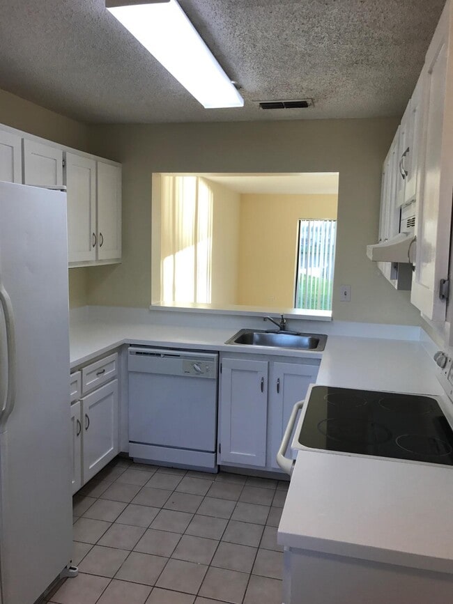 Photo - 212 Palm Cir E