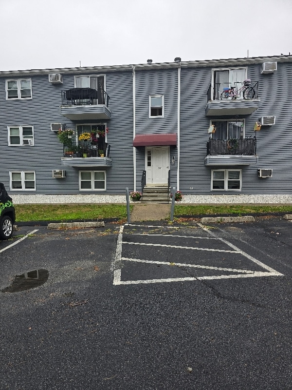 Building Photo - 882 Old Plainville Rd