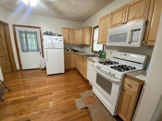 Building Photo - 64 Paris St Unit 1