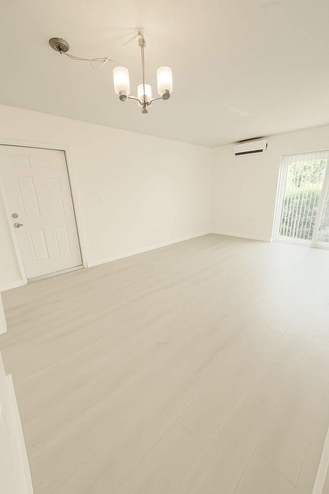Living/Dining Room - 1624 NW 16th Ter Apartamentos Unidad 1