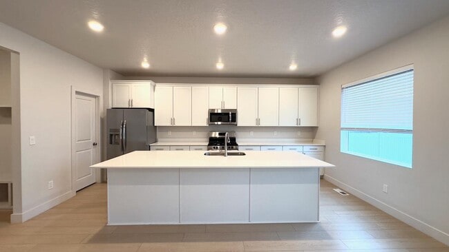 Building Photo - 414 W Snowberry Dr Rental