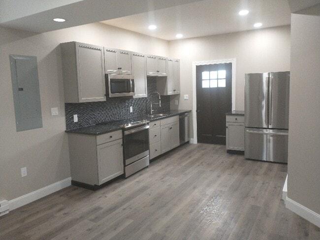 Building Photo - 506 Main St Rental
