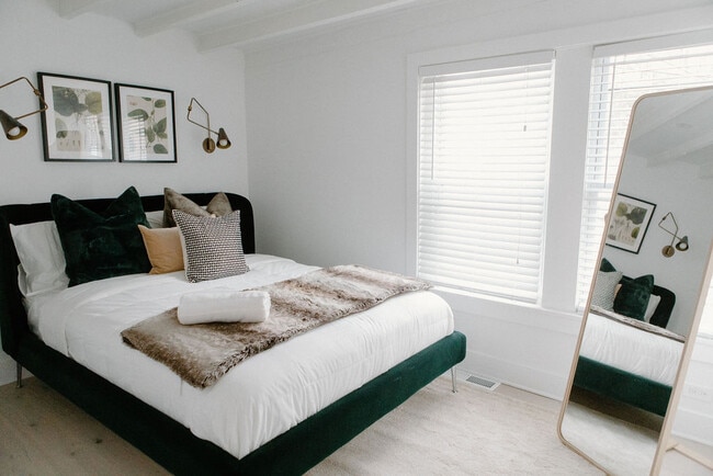 Photo - 2124 N Sedgwick St Unit Coach House