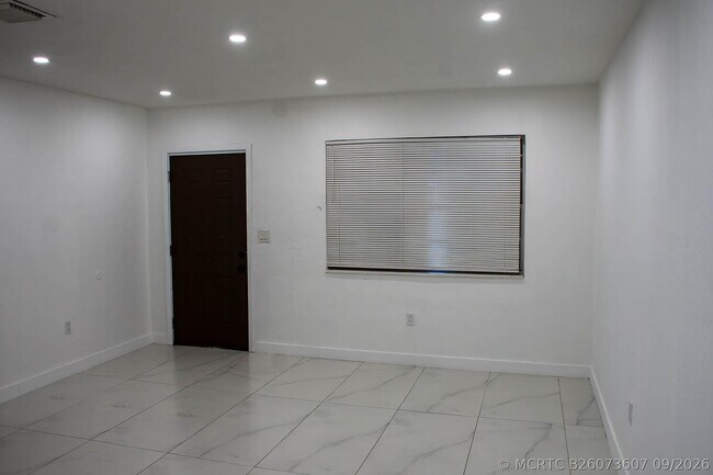 Building Photo - 15741 NW 38th Pl Unit B