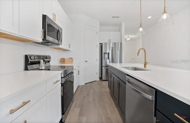 Photo - 2034 Derwent Dr