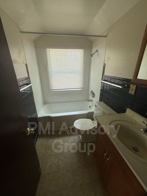 Photo - 2634 SE Adams St