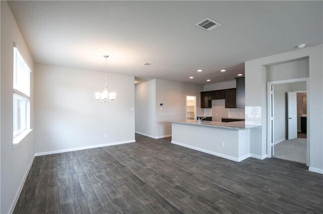 Photo - 505 Naset Dr