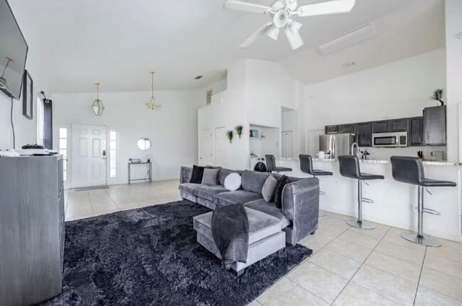 1005 Corvina Dr