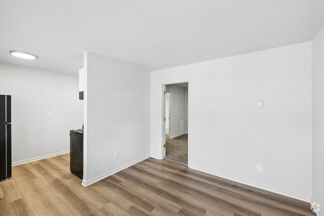 1BR, 1BR - 414SF - Living Room