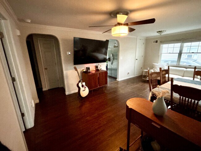 331 W Sylvania Ave
