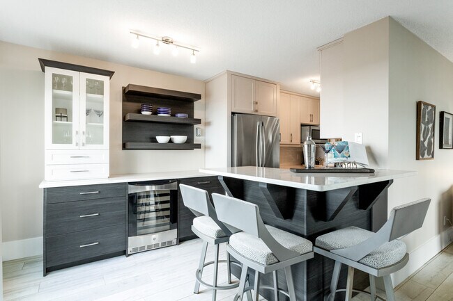 Photo - 9725-9106 106 St