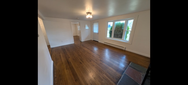 Building Photo - 28 Harding St