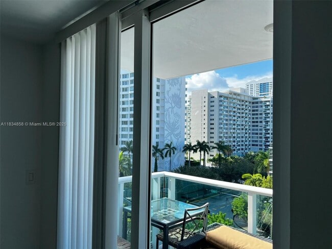 Photo - 1035 West Ave Unidad 803 Rental
