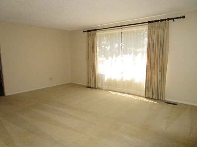 Photo - 2310 W Parkway Dr