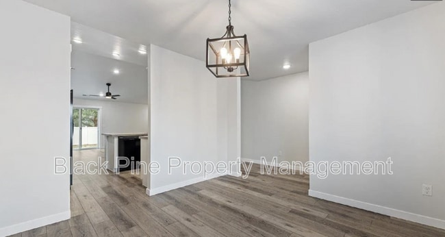 Photo - 3949 N Amberwood Ave