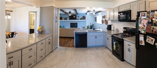 Photo - 1861 W Deane St