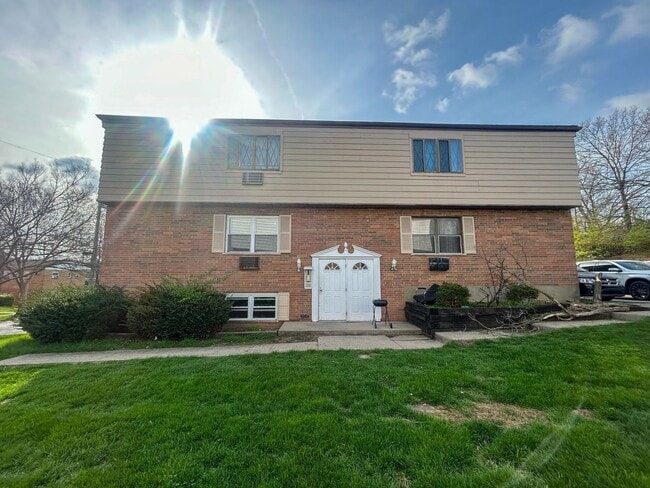 Building Photo - 5845 Shadymist Ln Unit 1