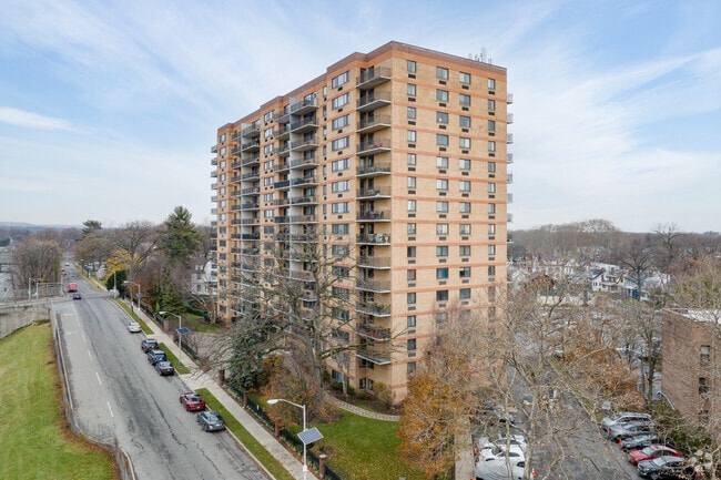 Photo - 60 Parkway Dr E