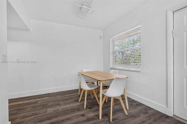 Photo - 2100 Diana Dr Unit 310