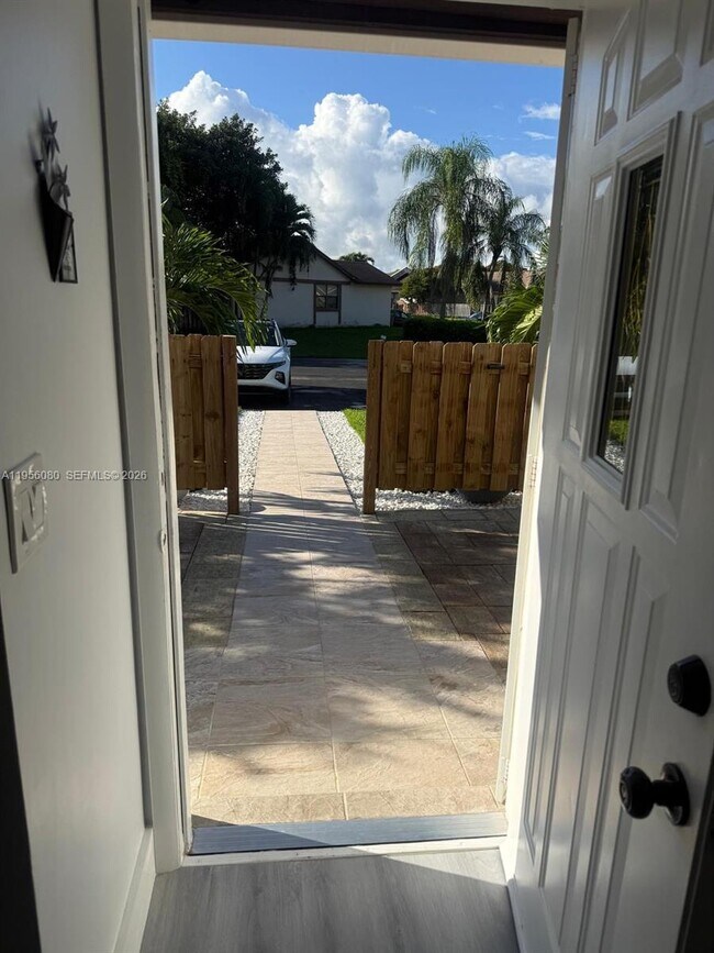 Photo - 1327 Towhee St