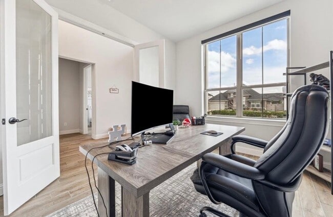 Building Photo - 2119 Parker Grove Dr