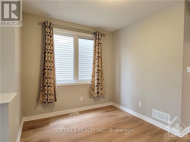 Photo - 251 Saddleback Cres