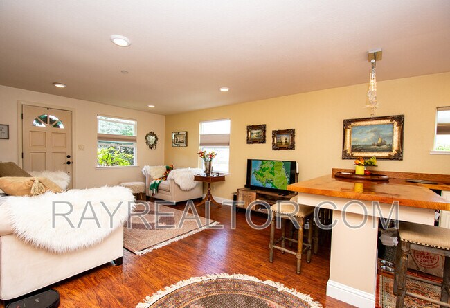 Photo - 40 Encina Ave