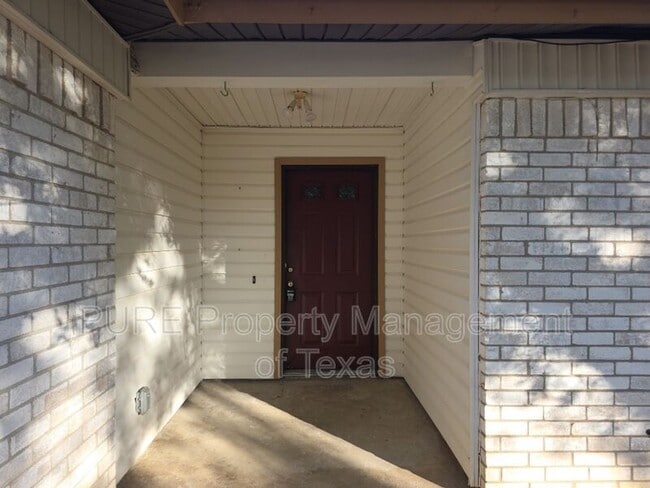 304 McClendon Dr