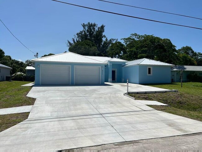 Building Photo - 5911 Seagrape Dr Rental