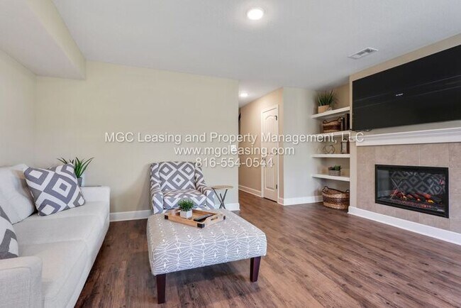 Photo - Serrano Townhomes: Modern Comfort, Prime Location, Limited-Time $1000 Rent Credit - ask me how