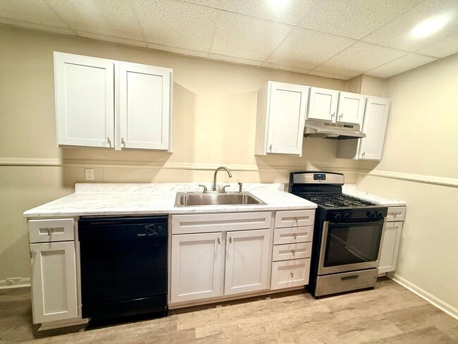 Photo - 482 New Dorwart St