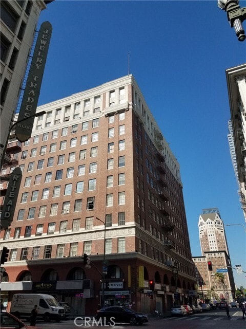 Building Photo - 312 W 5th St