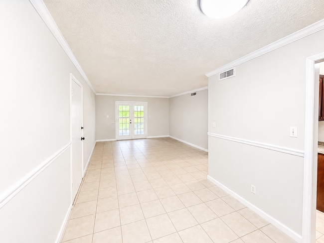 Photo - 405 Wymore Rd
