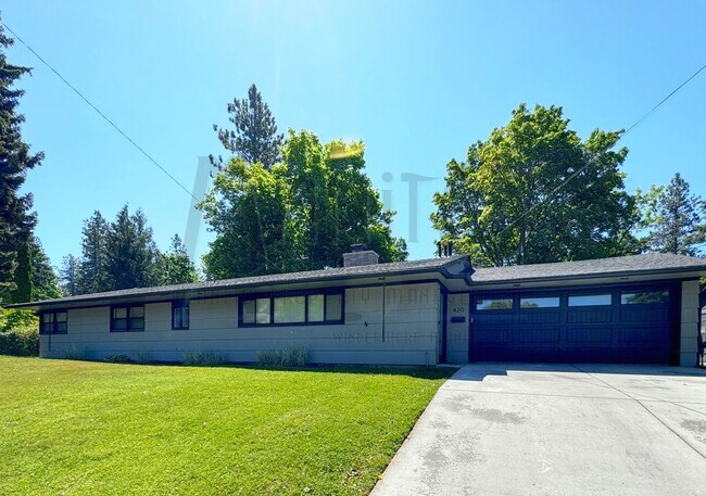 Photo - Sprawling South Hill Rancher on Park-like ...