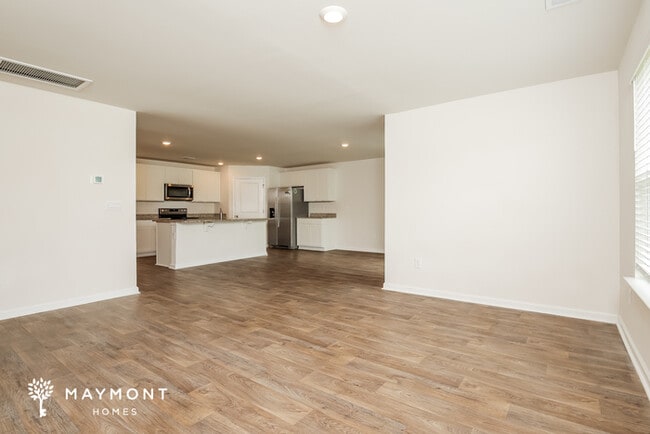 Photo - 105 Clover Walk Dr