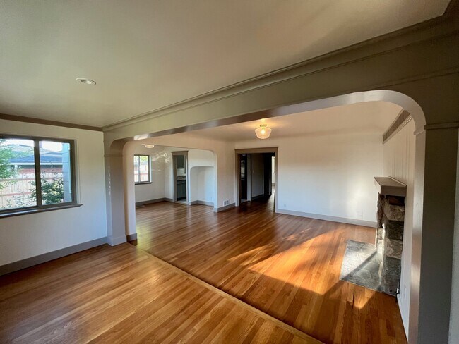 Photo - 1039 Humboldt St