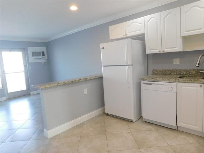 Photo - 2841 NE 32nd St Unit 18