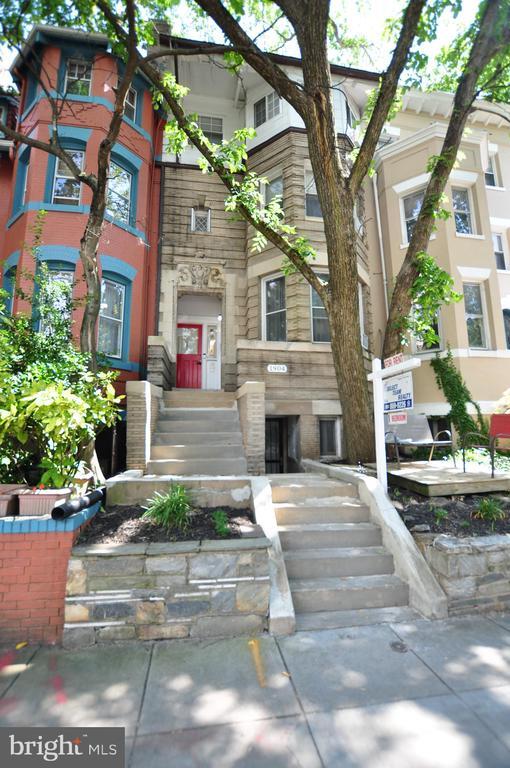 Building Photo - 1904 Calvert St NW Rental